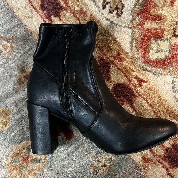 Black Steve Madden booties - Picture 6 of 6